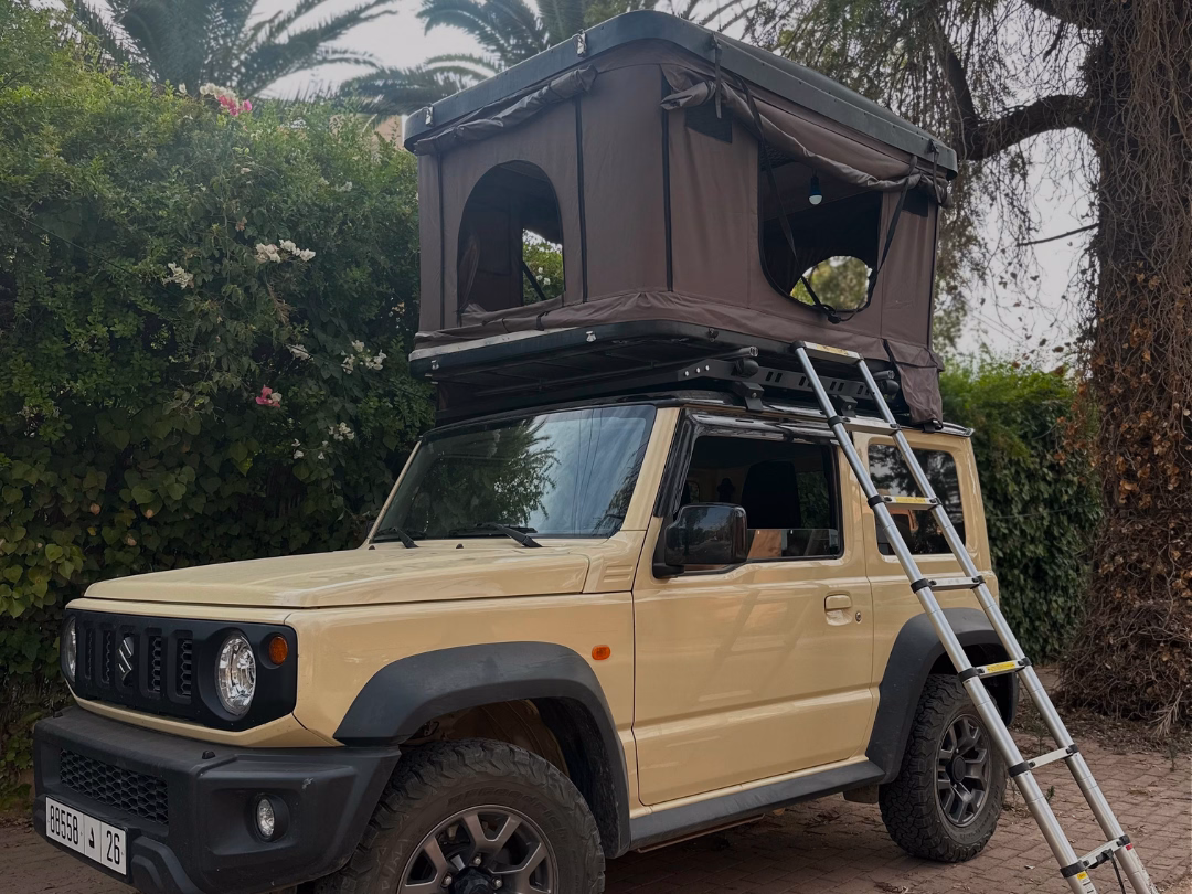 Face Avant Suzuki Jimny Avec Tente De Toit Pour Camping 4x4 Off Road Marrakech