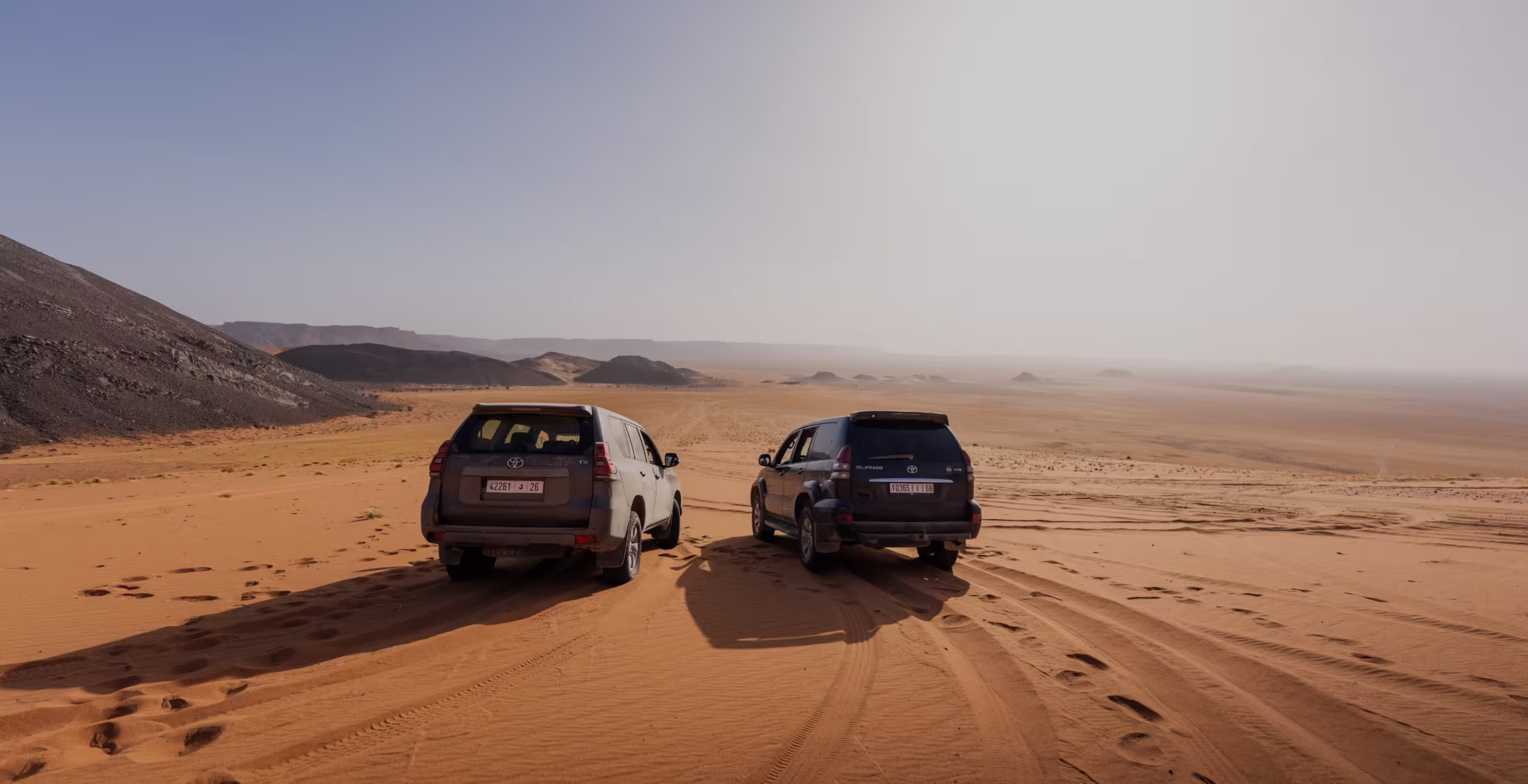 4x4 Off Road Location De Voiture Marrakech Two 4x4 Prados In The Middle Of The Moraccan Sahara Fleet of Toyota and Jeep 4x4s for a desert safari in Morocco, off-road rental